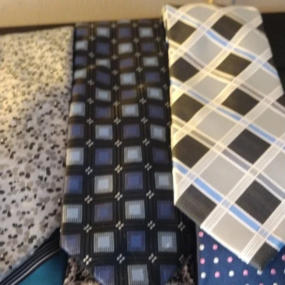 Bundle of Silk Neckties SOLD!!!!!! SOLD - Picture 5 of 9